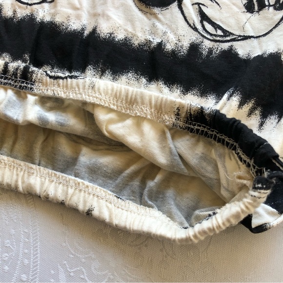 H&M Disney Mickey Mouse Black/Cream Graphics Cropped Shirt Girls Size 8-10 Top - Picture 14 of 15